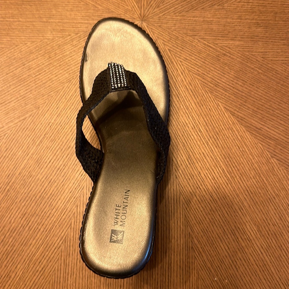 White mountain wedge black flip flops size 7 1/2